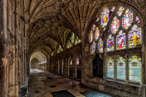  A Catedral de Gloucester: Uma joia gótica com fantasmas e histórias medievais!