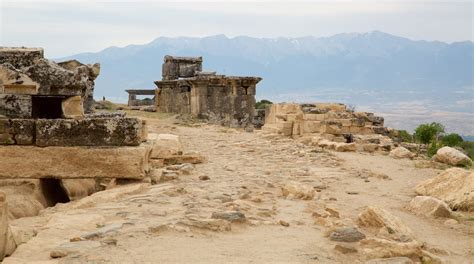  A Catedral de Hierapolis: Uma Viagem no Tempo Através da História e da Arquitetura