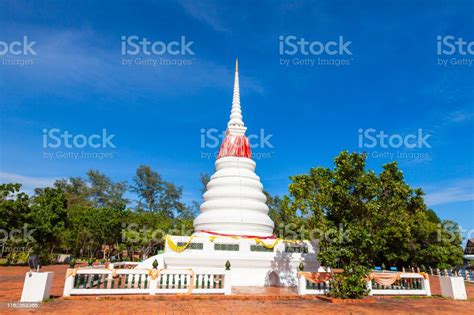 A Pagoda da Floresta do Rio: Uma Joia Arquitetônica com Vistas de Acordar a Alma!