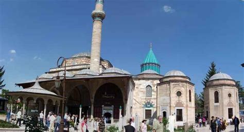 O Túmulo de Mevlana: Um Santuário Espiritual e Uma Obra-Prima Arquitetónica em Konya!