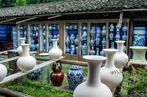 As Maravilhas do Templo Jingdezhen da Porcelana! Um Oasis de Beleza e História em Ji'an